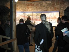 Im Inneren des Turmes wird in einer Tafelausstellung die Geschichte der VIA REGIA im Bautzener Land anschaulich gemacht.