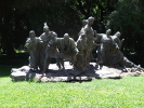 Die Skulptur „Saturnalia“ von Ernesto Biondi zeigt alle sozialen Klassen im alten Rom: Von den Gladiatoren und den Sklaven bis hin zu den Patriziern.