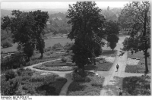 Ausblick vom 1935 zum Aussichtsturm umgebauten Turm A/Geschützturm II über den Kulturpark auf dem Gelände um die Cyriaksburg.