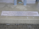 Inschrift am Mahnmal: „Den Opfern der deutschen Teilung. Den Mutigen der friedlichen Revolution von 1989. Den Erbauern der Wiedervereinigung.“
