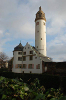 Das Alte Schloss in Höchst entstand aus einer Zollburg, die dazu diente Erhebungen und Zölle des (Erz-)Bistums und späteren Kurfürstentums Mainz durchzusetzen. Da dies hauptsächlich zu Lasten der Frankfurter Kaufleute und deren Kunden geschah, ließ der Rat der Stadt Frankfurt die Burg im Jahre 1396 überfallen und anzünden. Aufgrund ihrer Bedeutung für den Kurmainzer Haushalt war die Funktionstüchtigkeit der Anlage jedoch sehr bald wieder hergestellt.