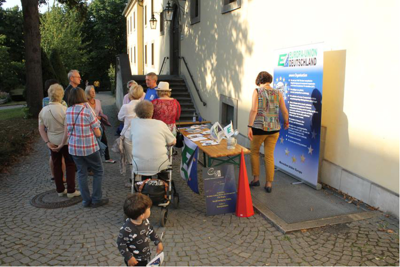 Der Kreisverband Fulda-Hünfeld der Europa-Union ist ein enger Partner des VIA REGIA-Arbeitskreises Fulda/ Rhön/ Vogelsberg, der die Festveranstaltung nicht nur organisatorisch sondern auch finanziell unterstützt hat.
