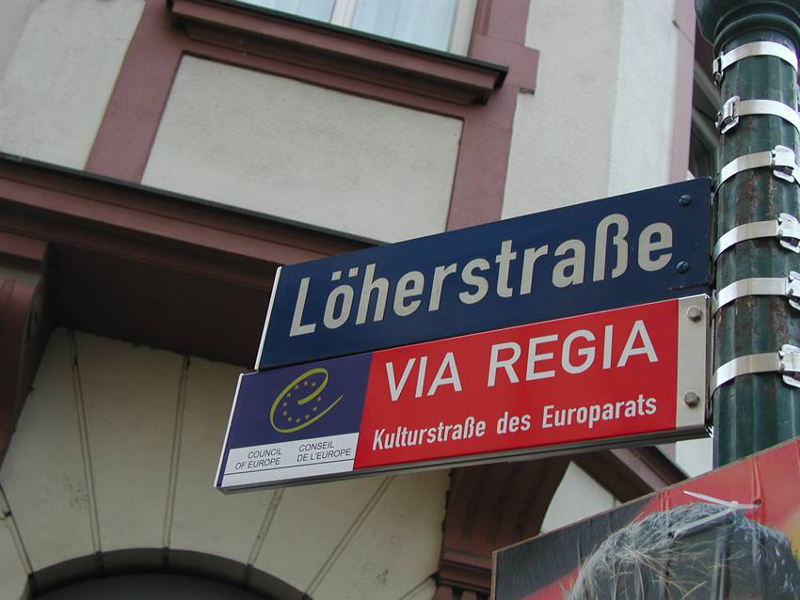 Der Abschluss der Festveranstaltung führte in die Löherstraße, von wo aus die VIA REGIA, von Frankfurt kommend, in die Innenstadt von Fulda führte.