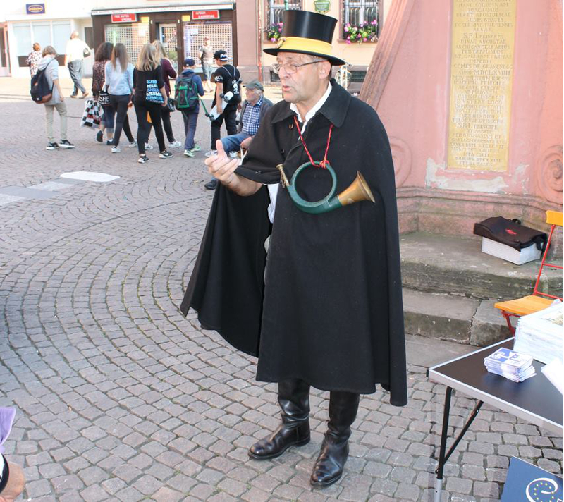 An anderer Stelle erfuhren die Zuhörer Interessantes über den historischen Postverkehr und das Reisen mit der Postkutsche.