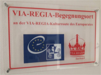 Schild des  VIA REGIA Begegnungsraum - Landesverband Sachsen e.V