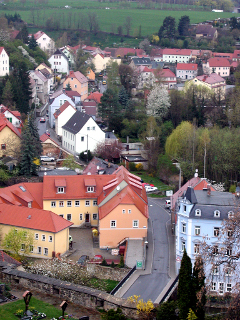 Aus den Fenstern der oberen Geschosse des Nicolaiturmes hat man einen eindrucksvollen Blick auf die historische Straße VIA REGIA.