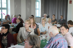 Teilnehmer bei der Vorstellung des Projekts „Reisen für Alle“