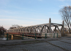 Stählerne Gitter-Brücke